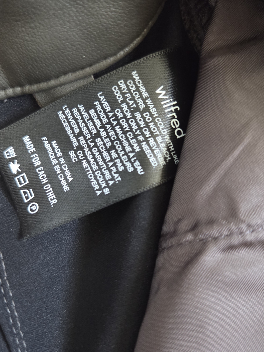 Aritzia WILFRED Gray Faux Leather Modern Cargo Pants Size 2 - Picture 6 of 8